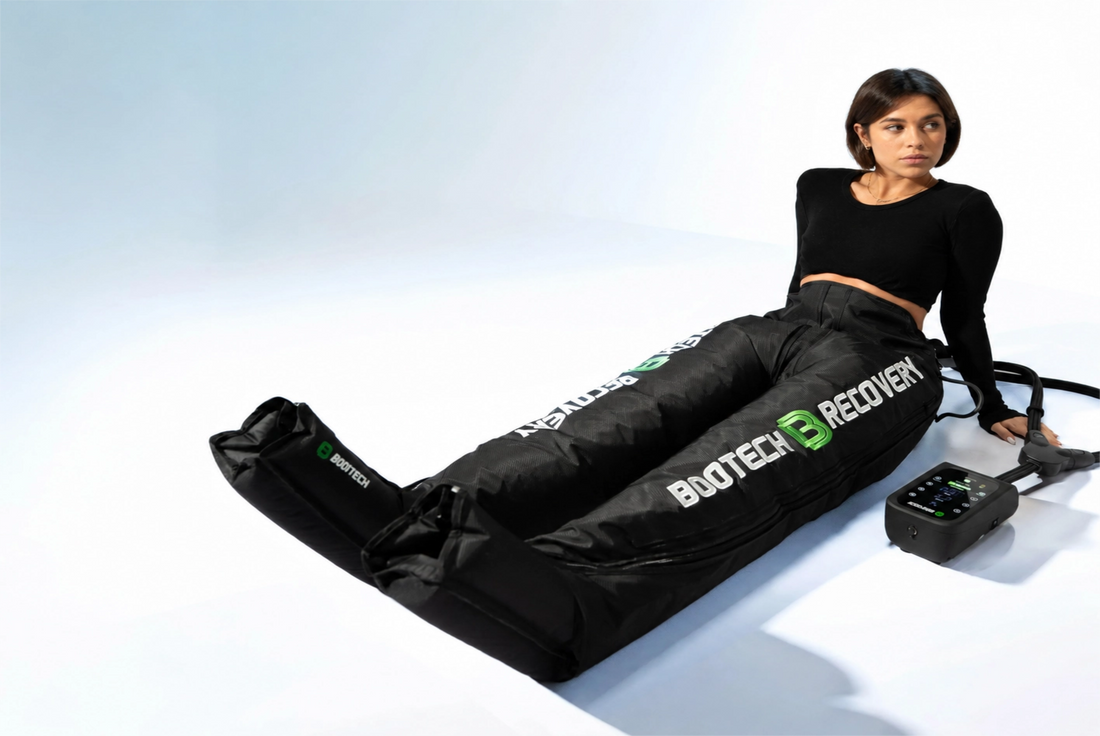 Mujer usando presoterapia BOOTECH para recuperación muscular y bienestar en casa