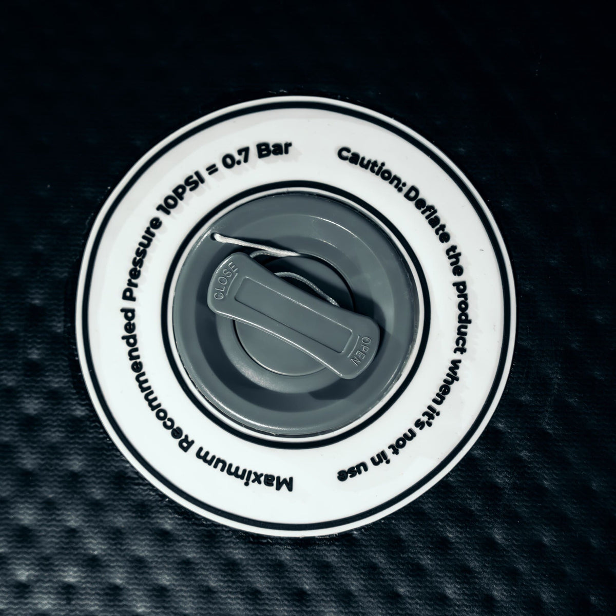 Válvula de presión para presoterapia con indicación de 10PSI y advertencia de desinflado