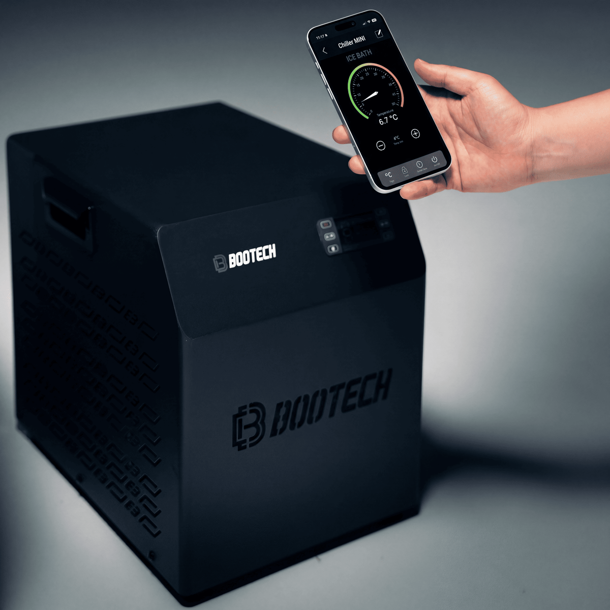 Dispositivo Bootech para recuperación muscular con control vía app, ideal para fisioterapia y bienestar en casa.