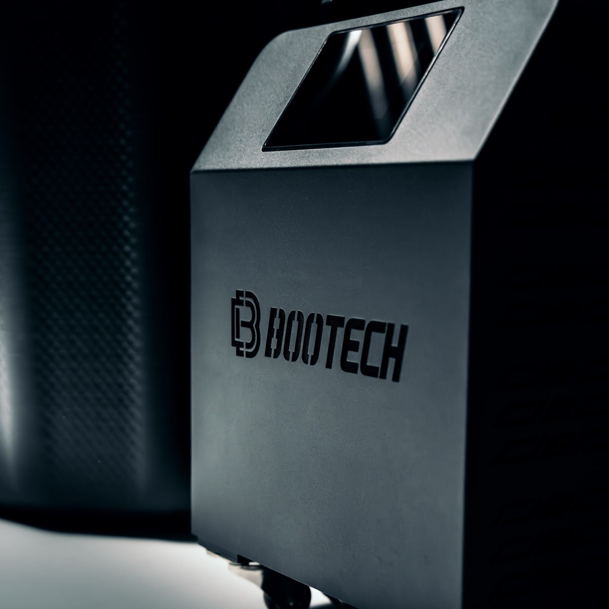 Dispositivo de presoterapia Bootech para recuperación muscular y bienestar en casa